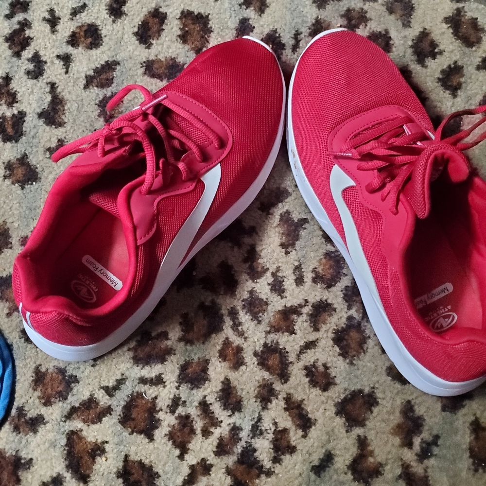 Athletic shoes mens size 11